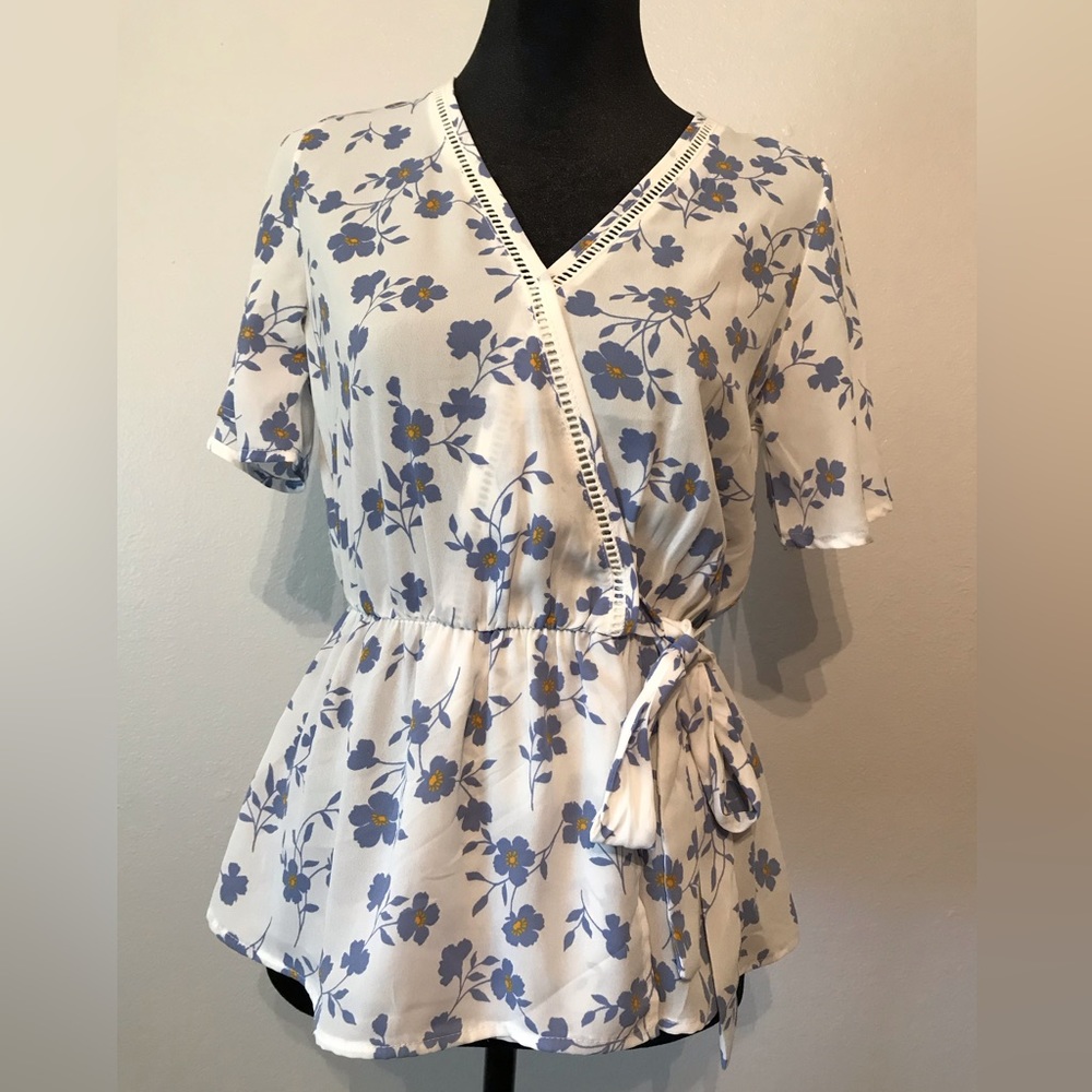 Sienna Sky Women’s V-neck Short Sleeve Top Size XS Stretch Waist Faux Wrap
